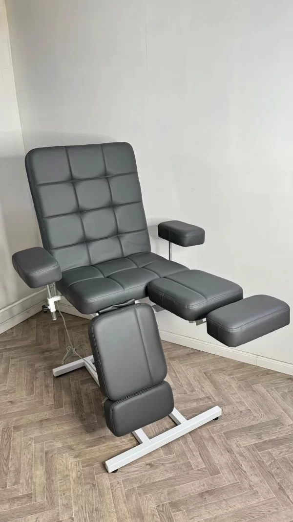 Педикюрное кресло КВАДРО-65 см шириной на электромоторе