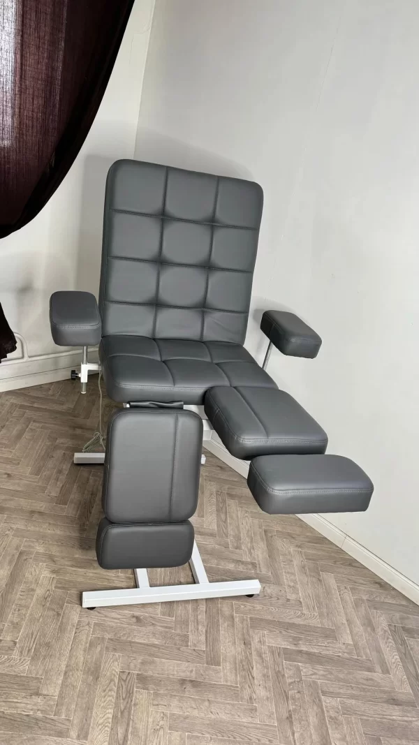 Педикюрное кресло КВАДРО-65 см шириной на электромоторе