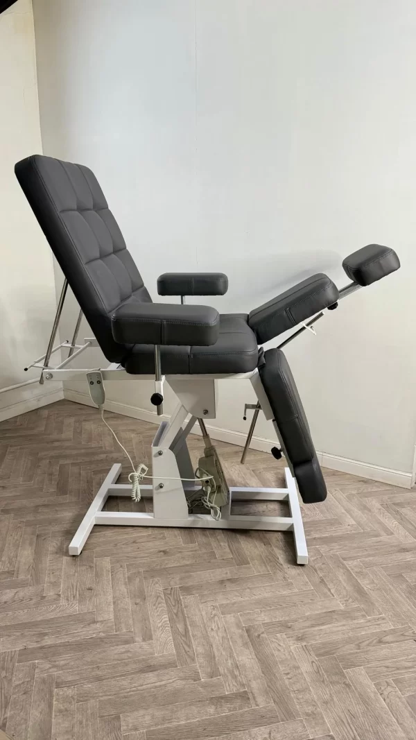 Педикюрное кресло КВАДРО-65 см шириной на электромоторе