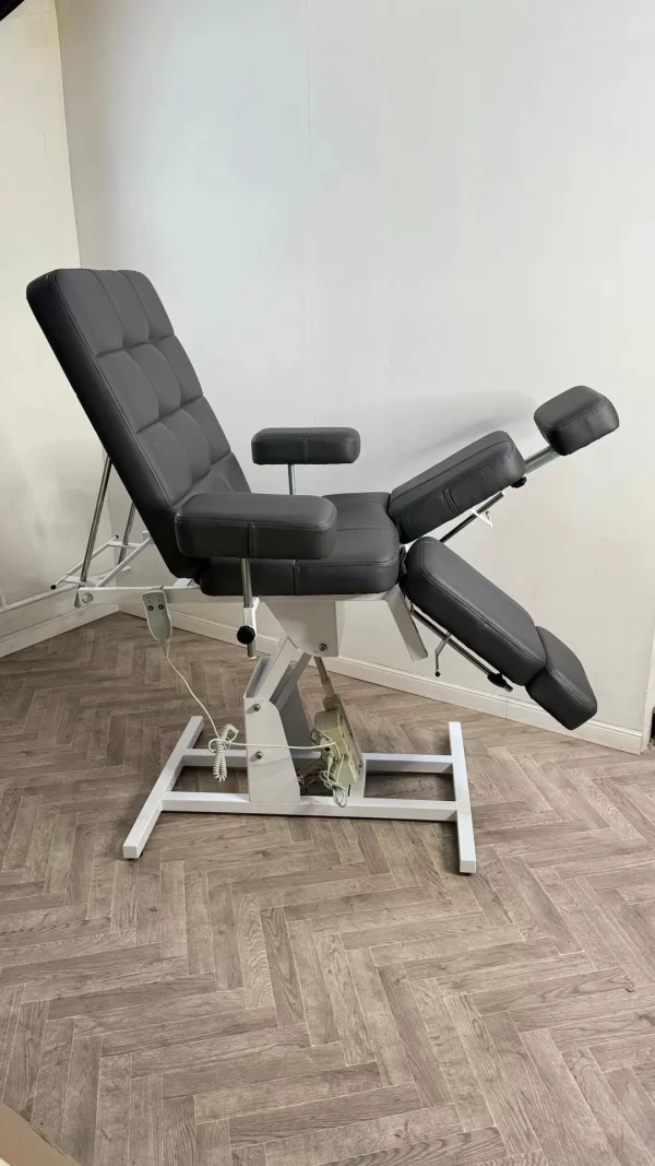 Педикюрное кресло КВАДРО-65 см шириной на электромоторе