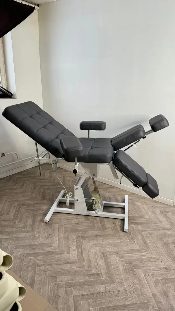 Педикюрное кресло КВАДРО-65 см шириной на электромоторе