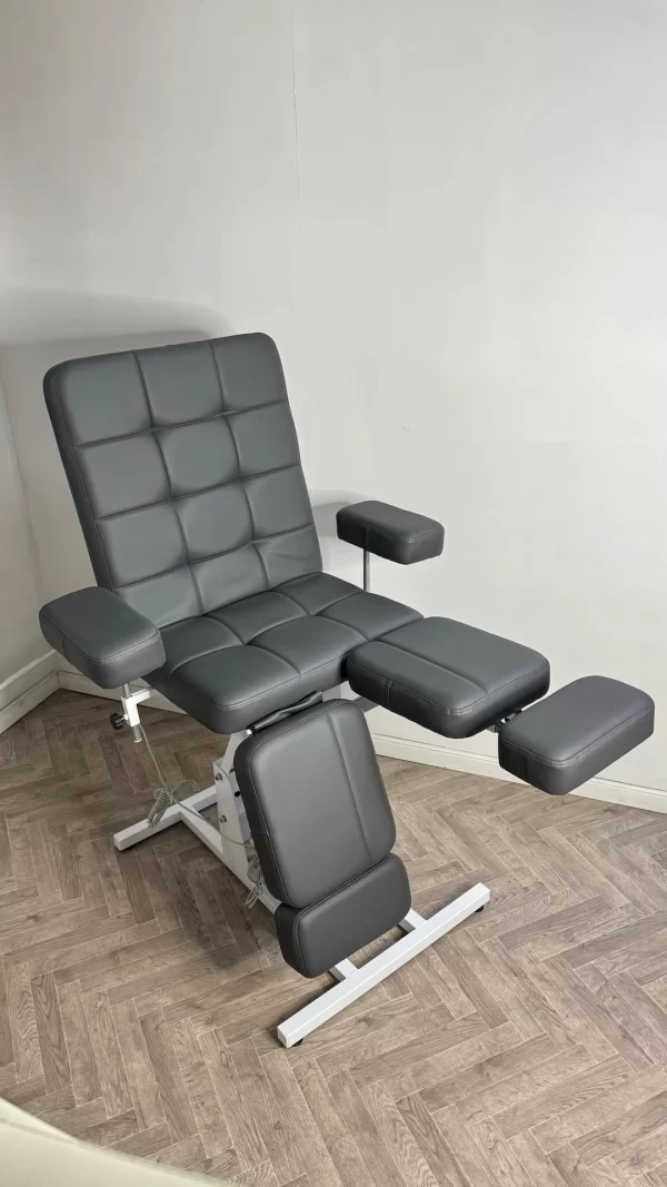 Педикюрное кресло КВАДРО-65 см шириной на электромоторе