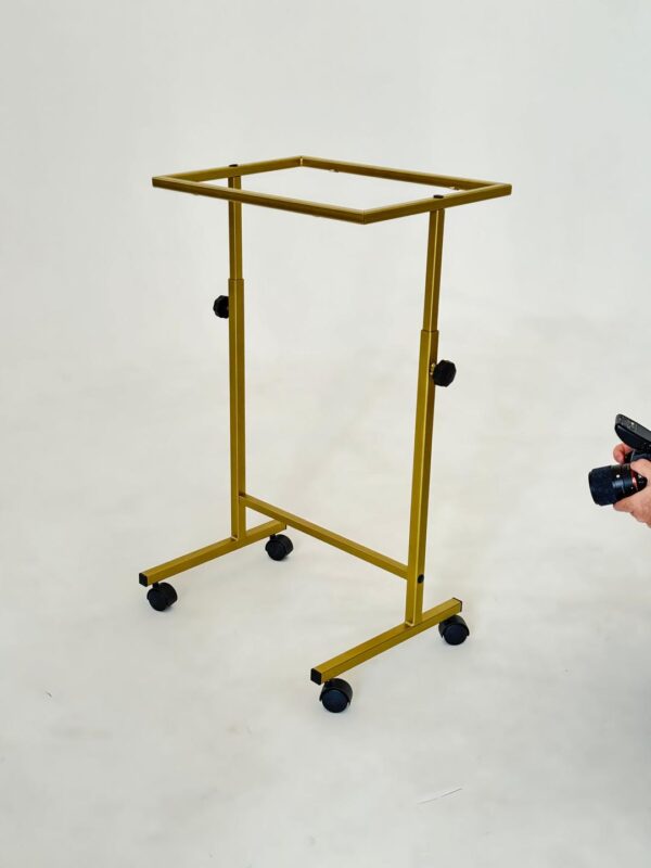 Столик-тележка подкатной с регулировкой высоты