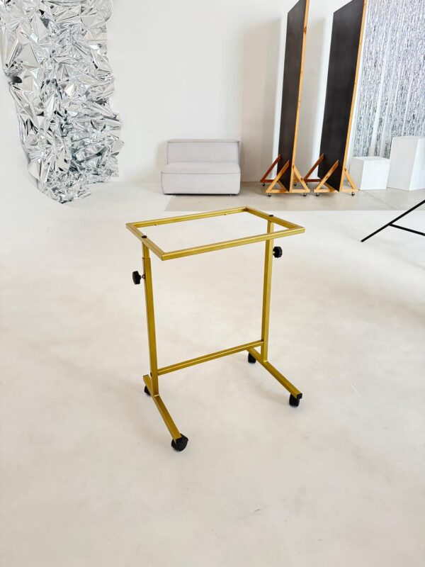 Столик-тележка подкатной с регулировкой высоты