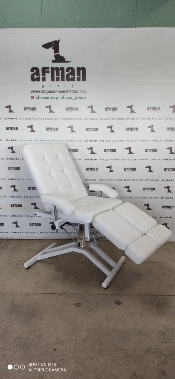 Педикюрное кресло на гидравлике КВАДРО-65 см ширина