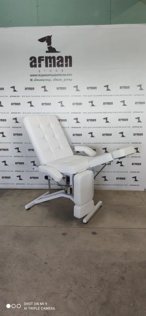 Педикюрное кресло на гидравлике КВАДРО-65 см ширина