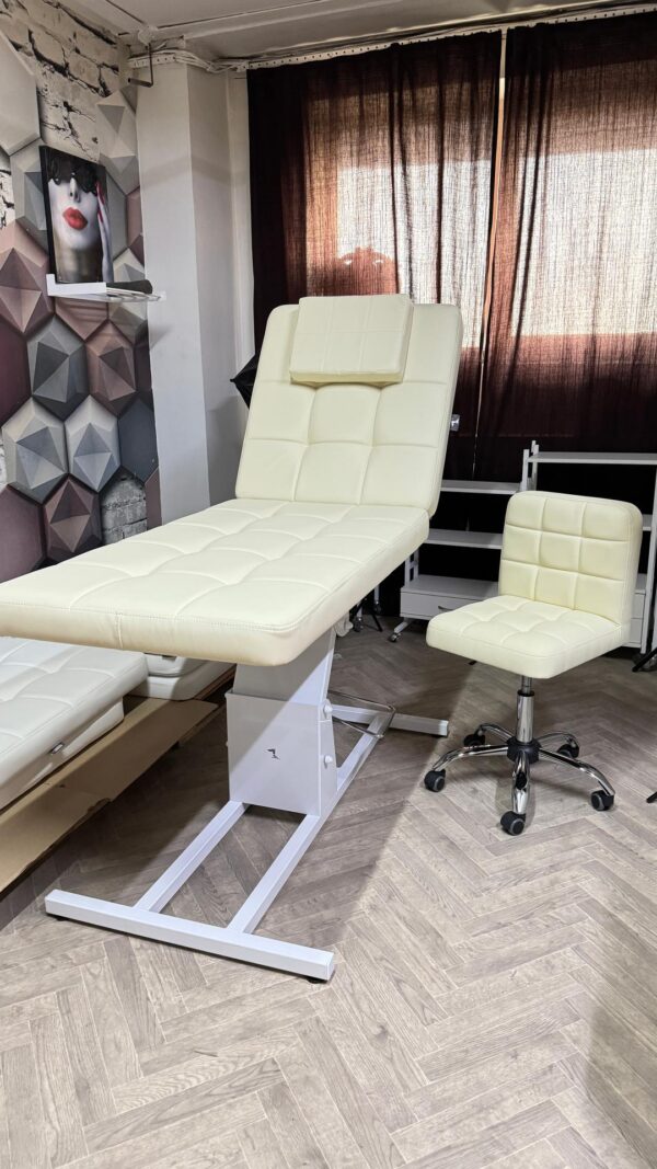 Кушетка 2-х секционная, массажно-косметологическая КВАДРО-70 с 1 электромотором