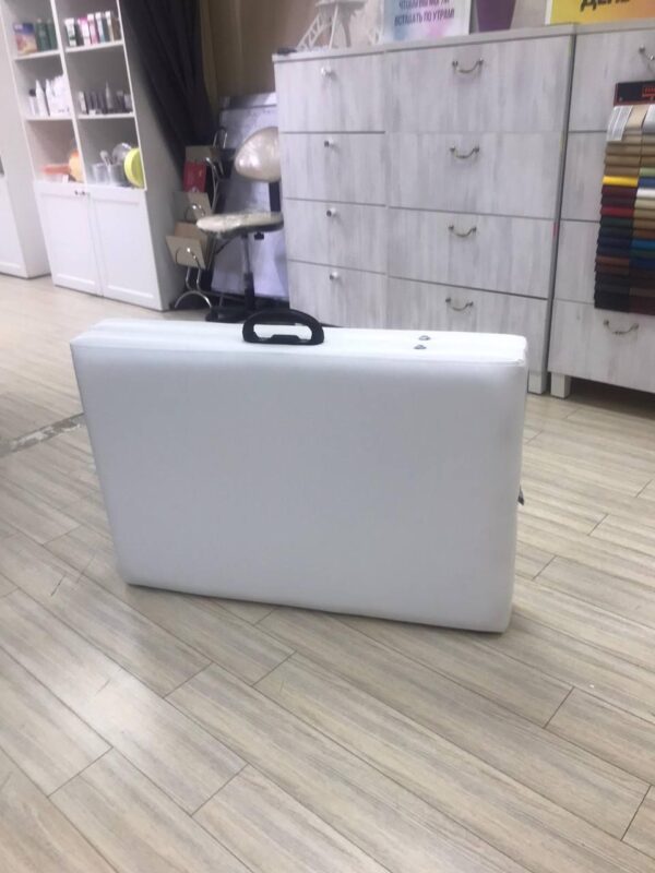 Складной массажно-косметологический стол