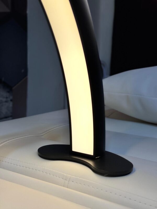 Лампа освещения маникюрная