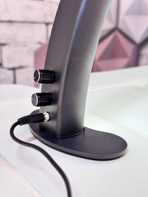 Лампа освещения маникюрная